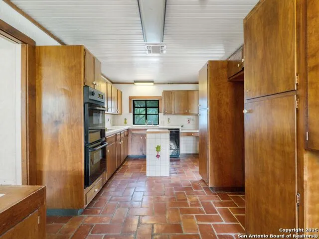 100 Tomahawk Trail San Antonio, TX 78232
