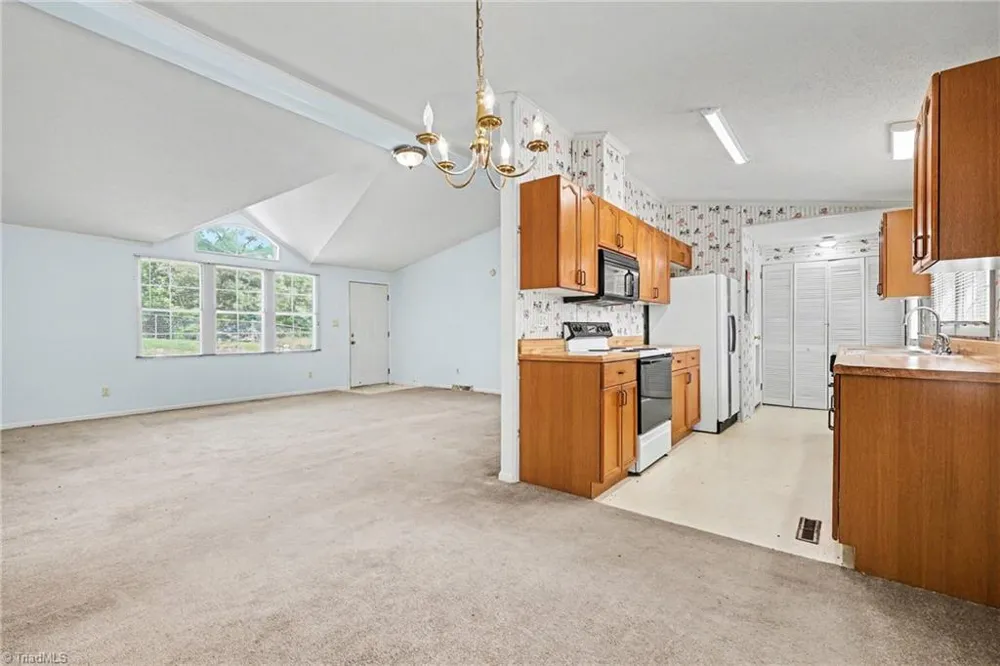 194 Pinehaven Drive New London, NC 28127