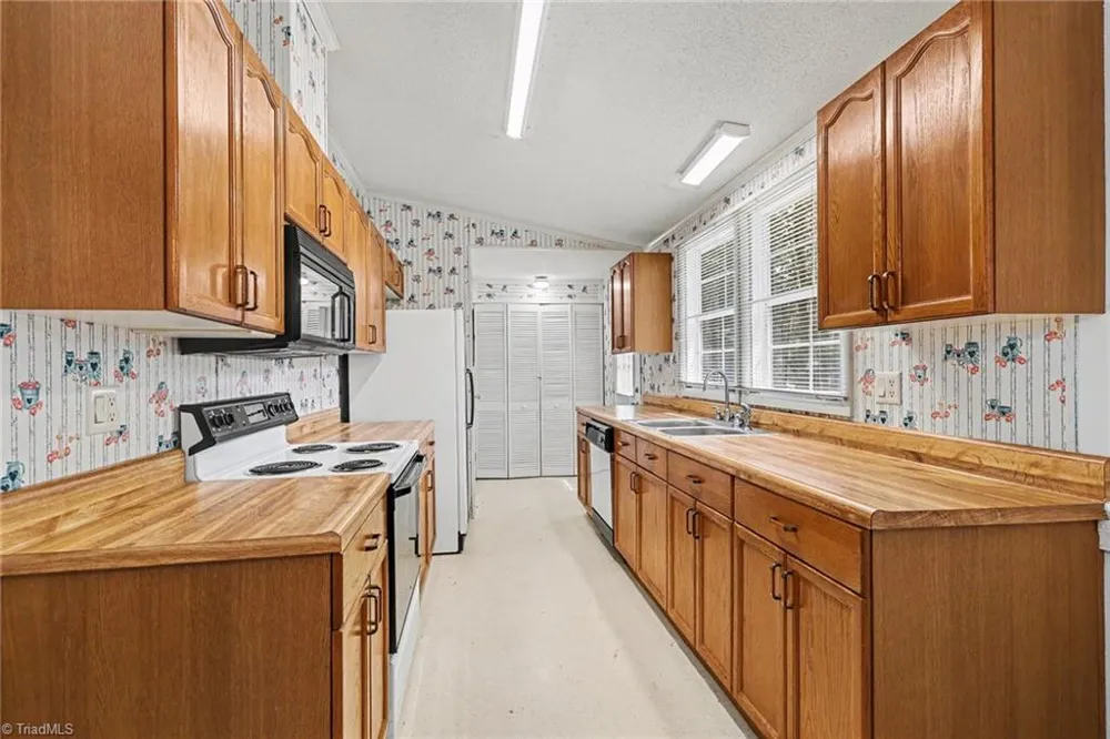 194 Pinehaven Drive New London, NC 28127