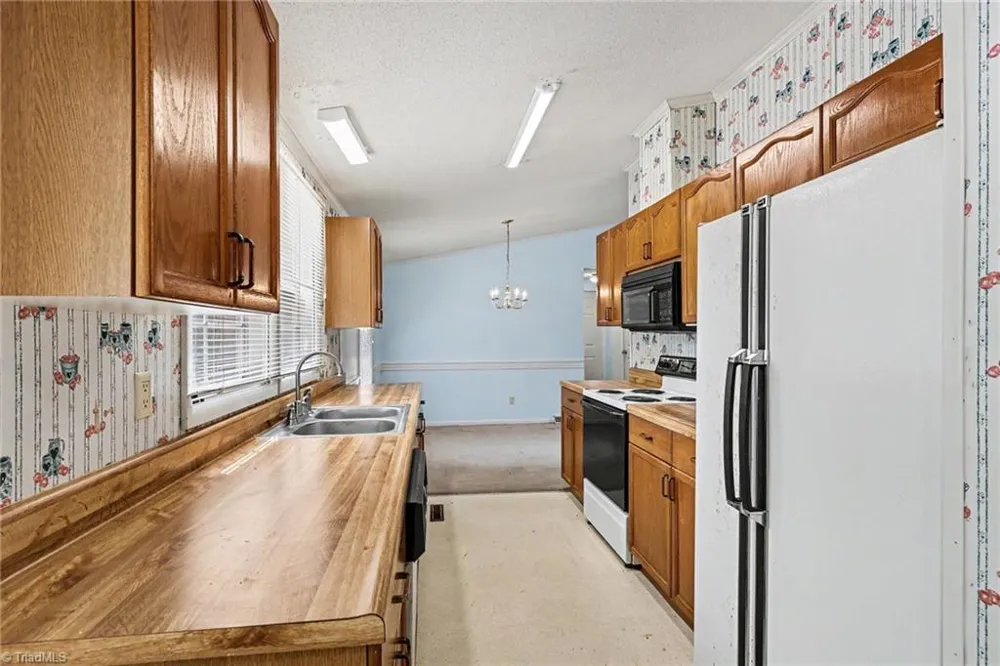 194 Pinehaven Drive New London, NC 28127