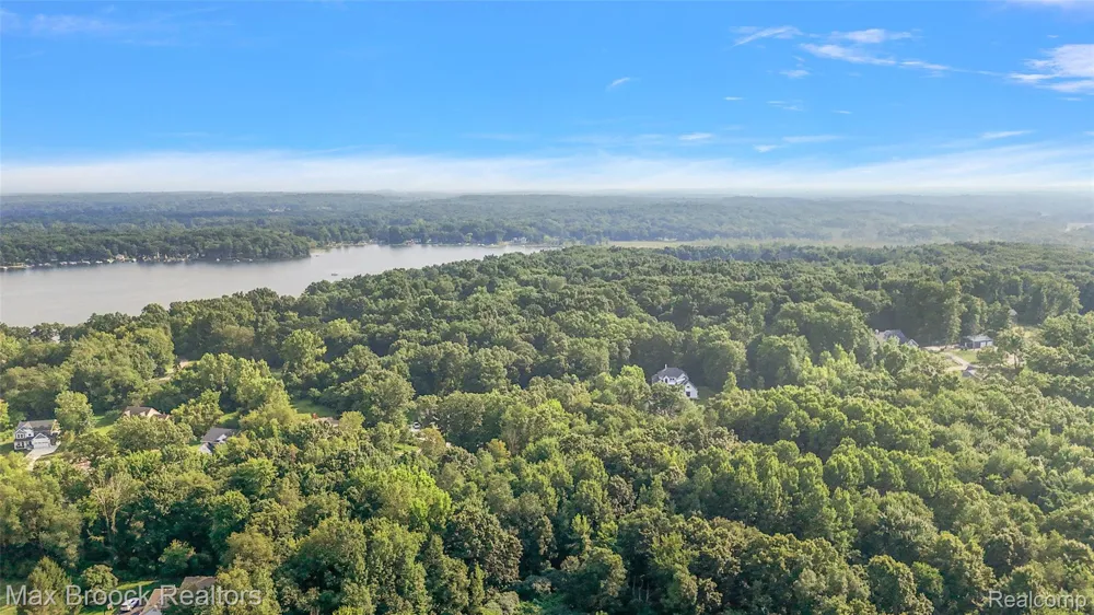 11894 Scenic Valley Springfield Charter Township, MI 48350