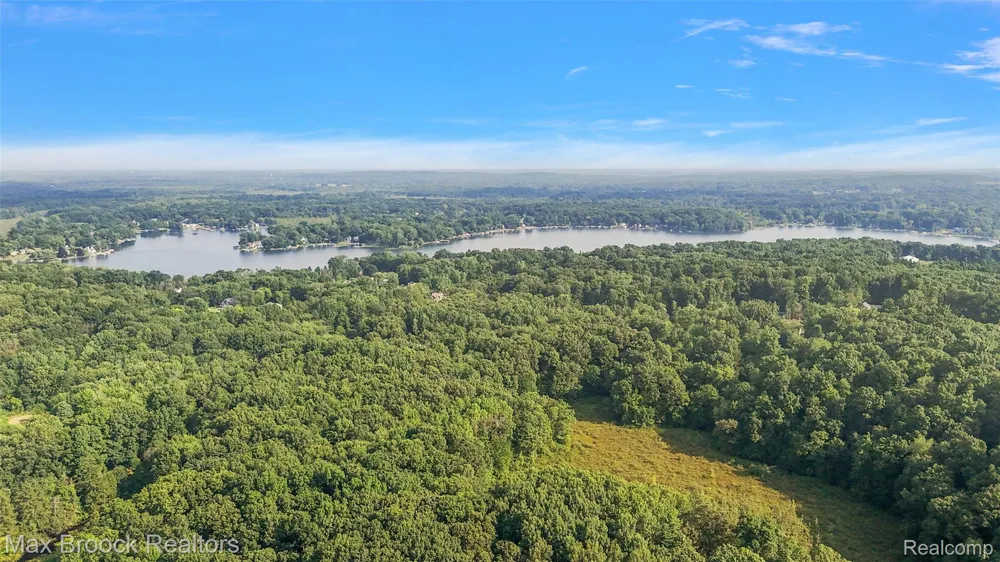 11894 Scenic Valley Springfield Charter Township, MI 48350