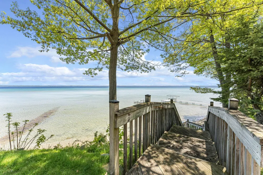 17744 Smokey Hollow Road Peninsula Township, MI 49686