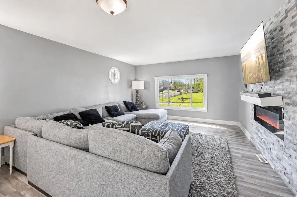 7700 Sierra Parkway Brooklyn Park, MN 55444
