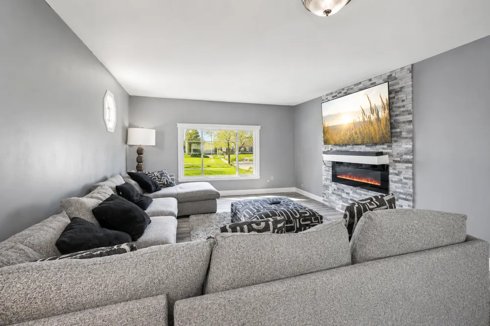 7700 Sierra Parkway Brooklyn Park, MN 55444