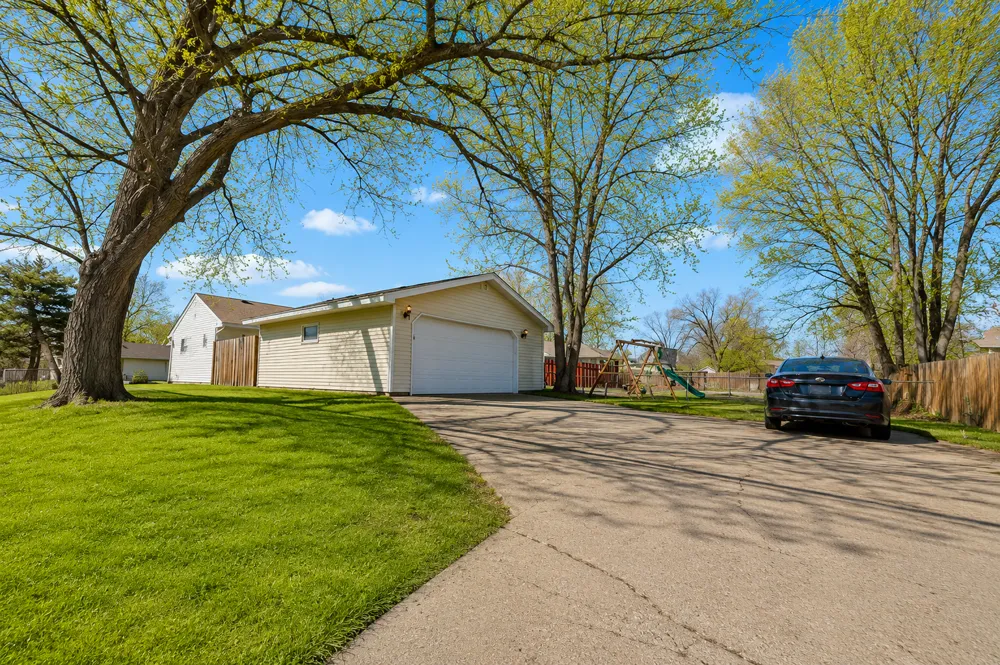 7700 Sierra Parkway Brooklyn Park, MN 55444