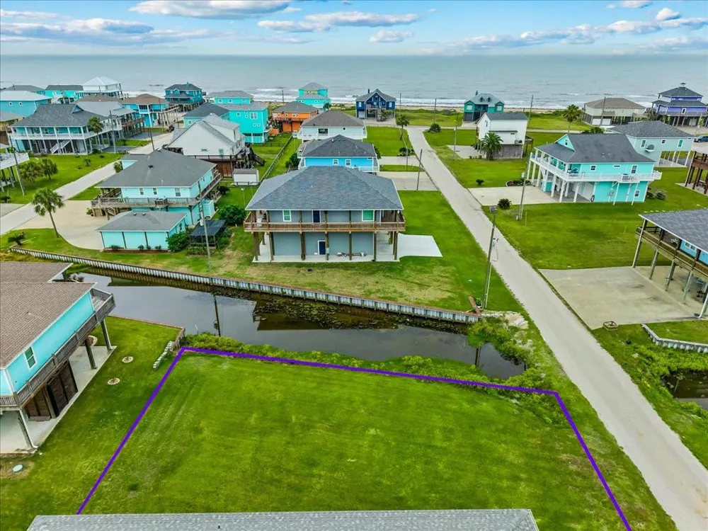 946 Sue Drive Crystal Beach, TX 77650