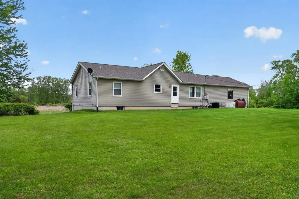 5569 S Corey Road Perry, MI 48872