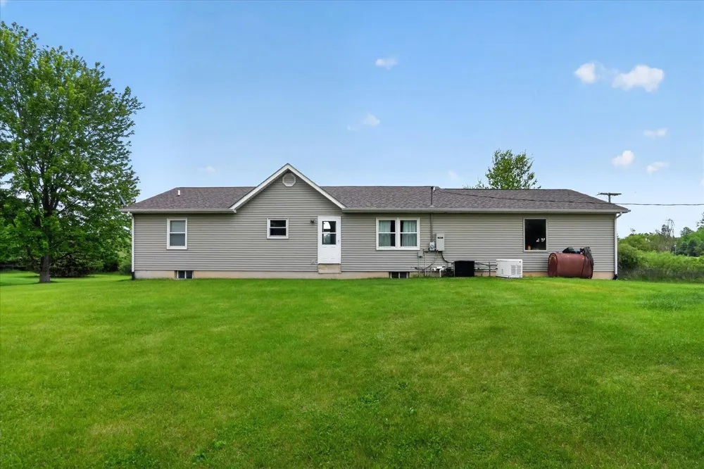 5569 S Corey Road Perry, MI 48872