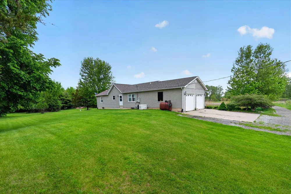 5569 S Corey Road Perry, MI 48872
