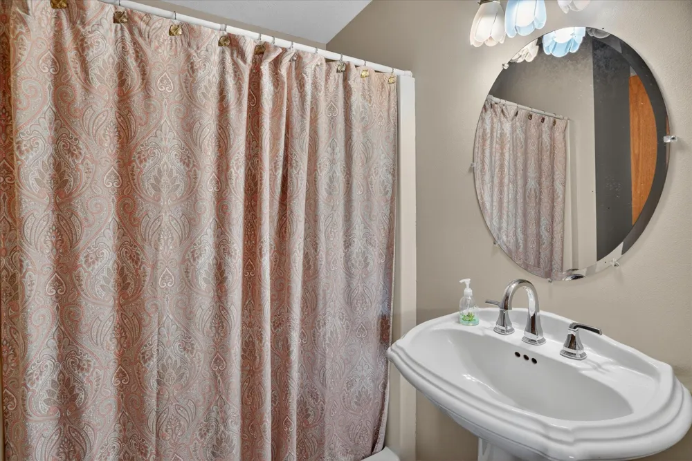 5569 S Corey Road Perry, MI 48872