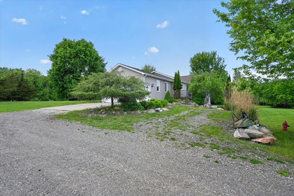 5569 S Corey Road Perry, MI 48872