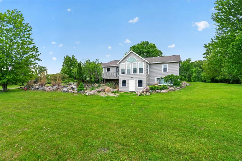 5569 S Corey Road Perry, MI 48872