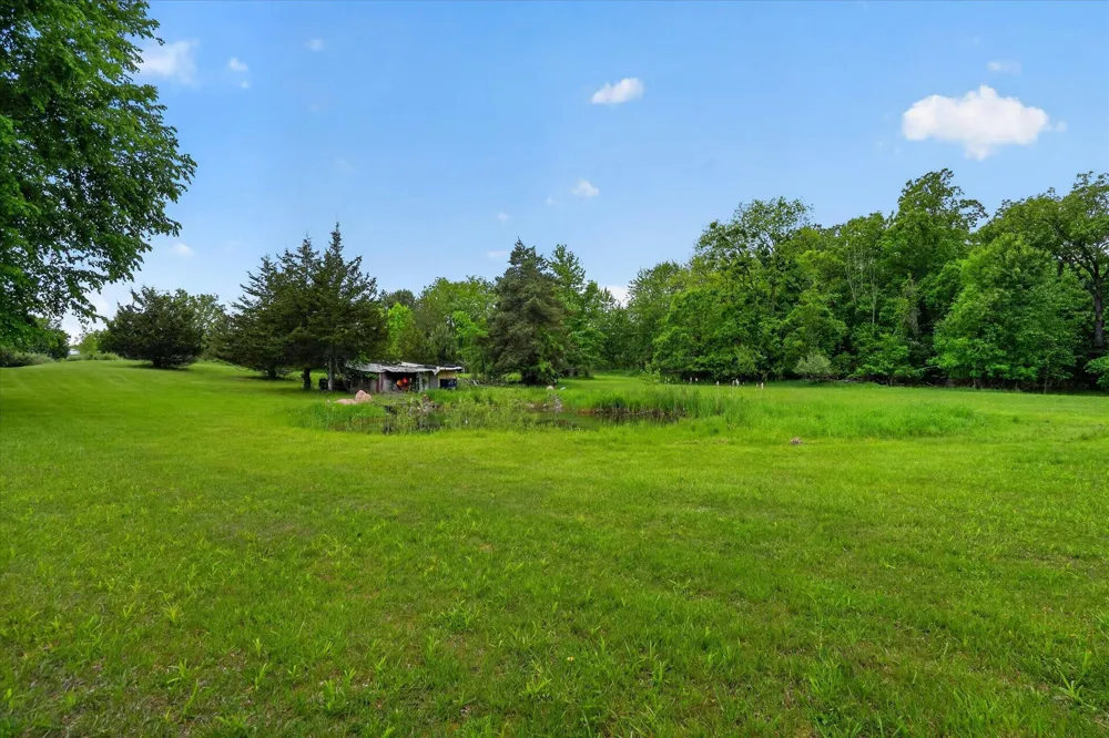 5569 S Corey Road Perry, MI 48872