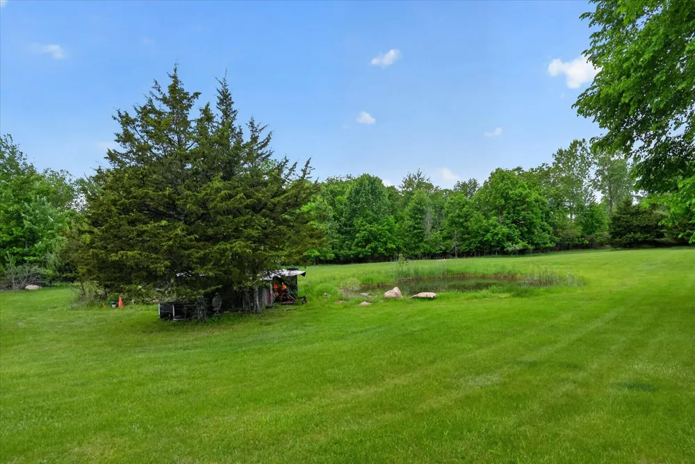 5569 S Corey Road Perry, MI 48872
