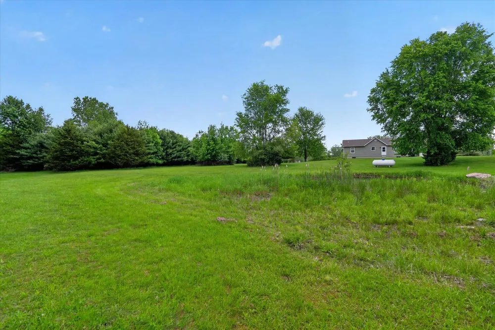 5569 S Corey Road Perry, MI 48872