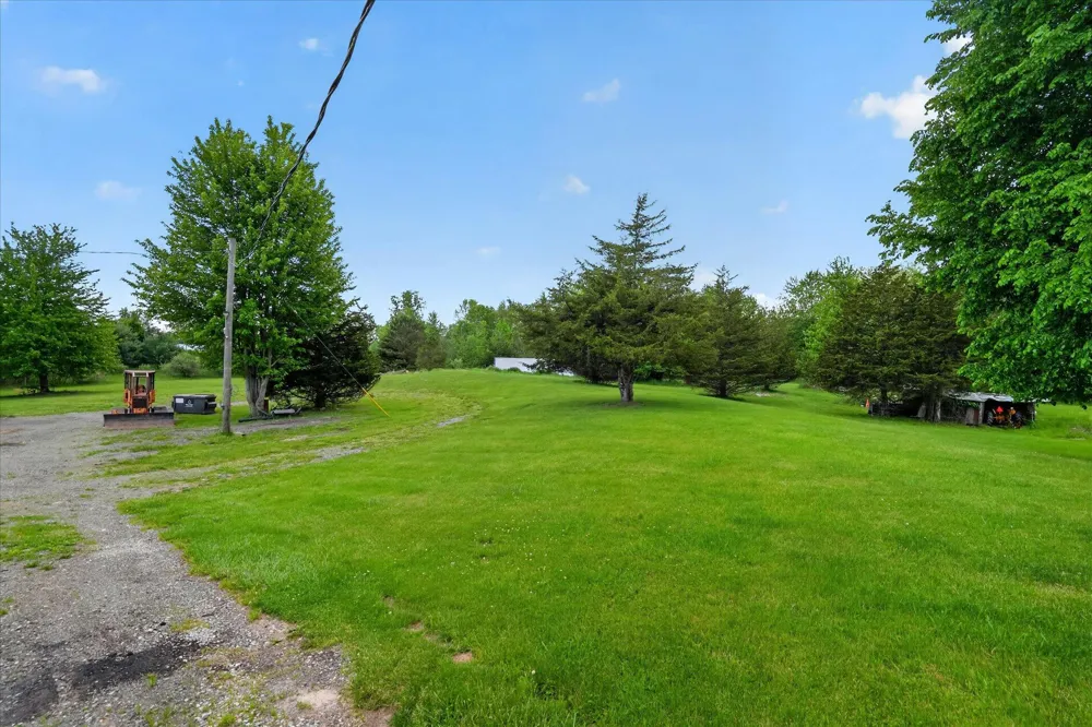 5569 S Corey Road Perry, MI 48872