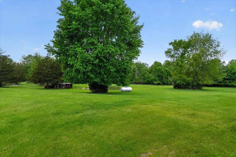 5569 S Corey Road Perry, MI 48872