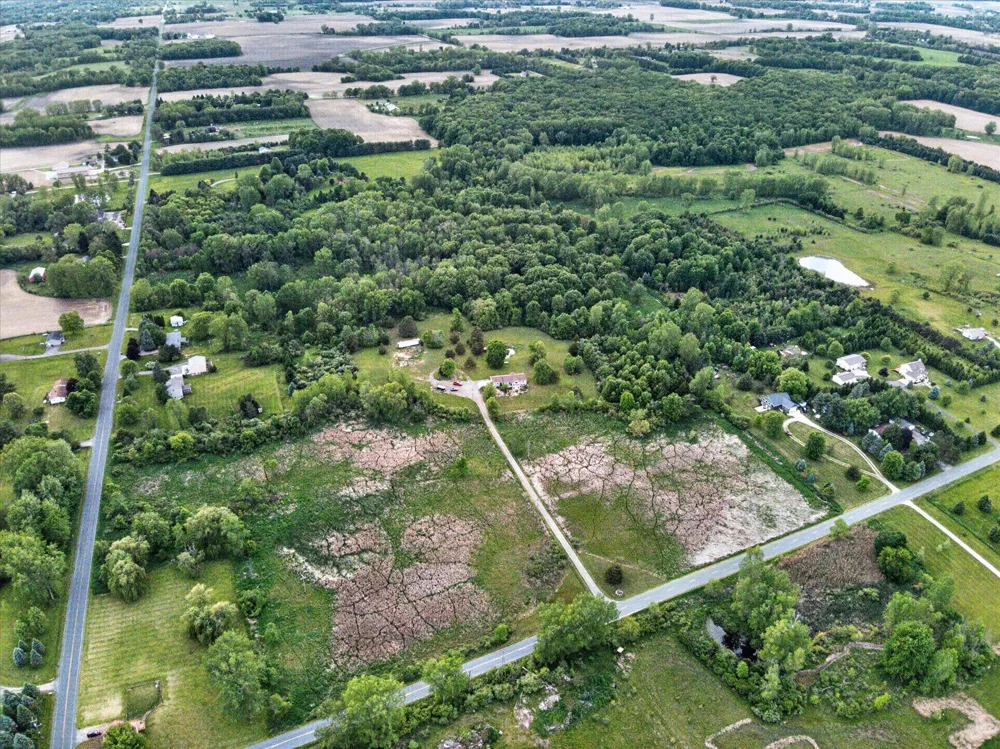 5569 S Corey Road Perry, MI 48872