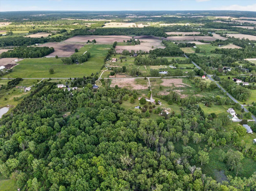 5569 S Corey Road Perry, MI 48872