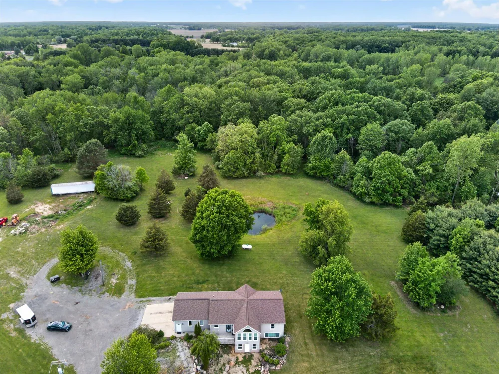 5569 S Corey Road Perry, MI 48872