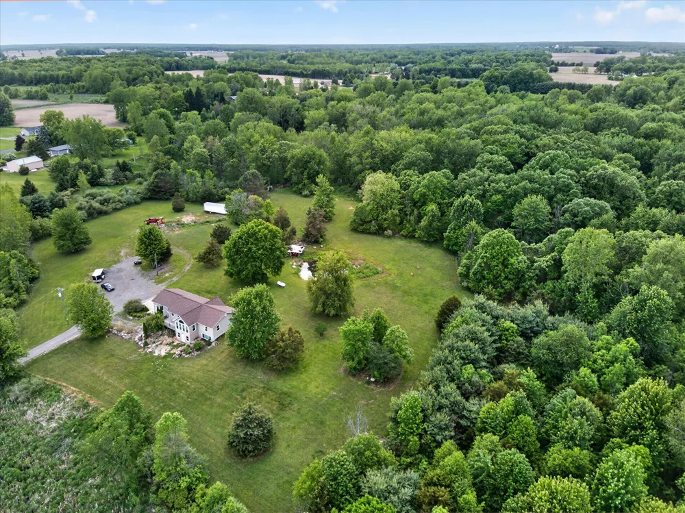 5569 S Corey Road Perry, MI 48872