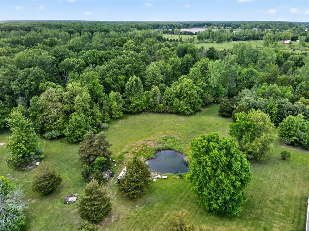 5569 S Corey Road Perry, MI 48872