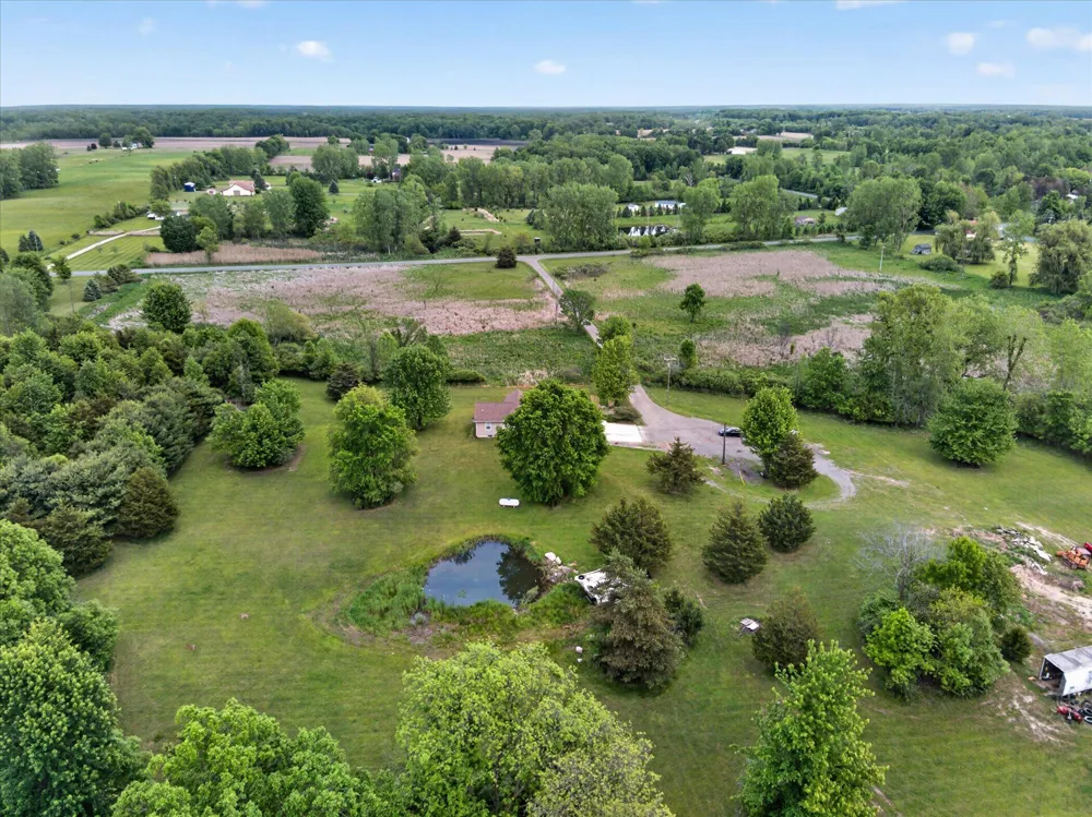 5569 S Corey Road Perry, MI 48872