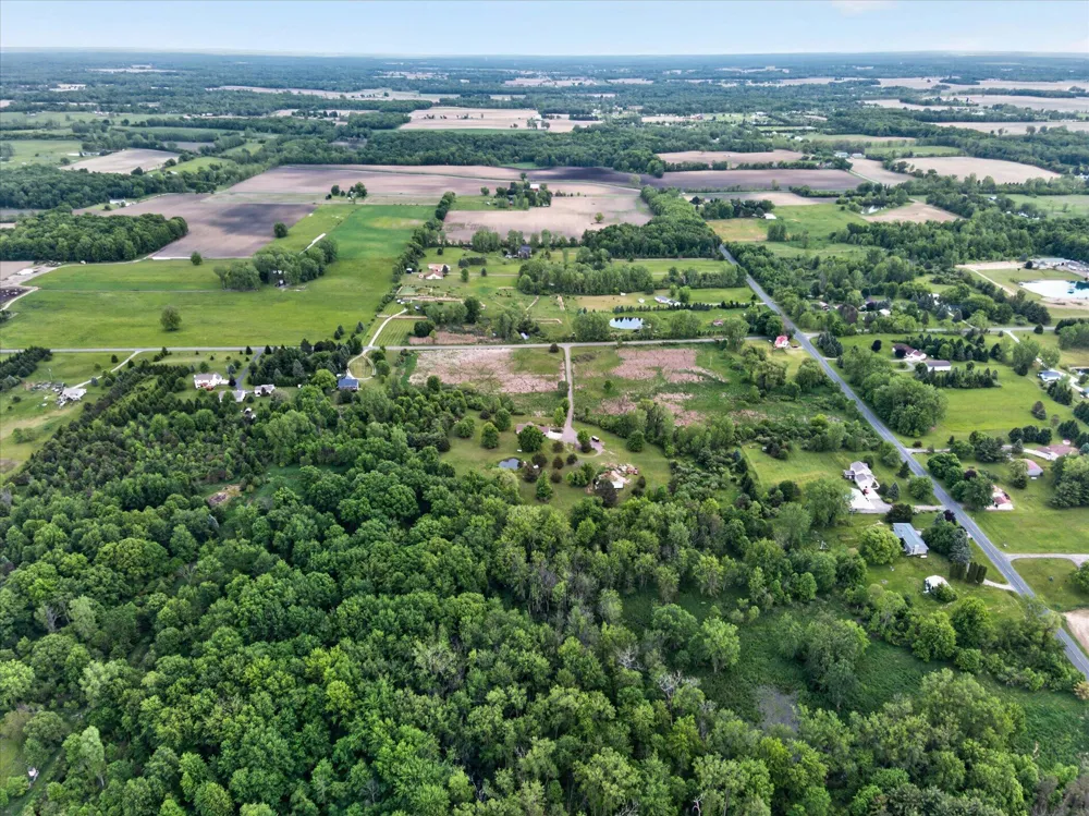 5569 S Corey Road Perry, MI 48872
