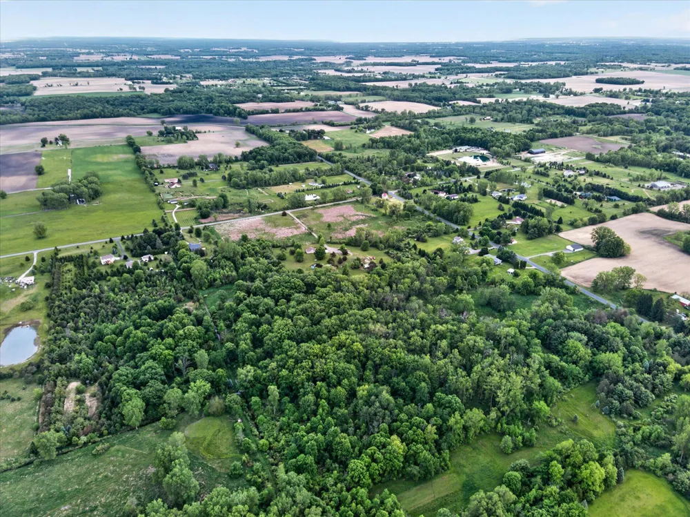 5569 S Corey Road Perry, MI 48872
