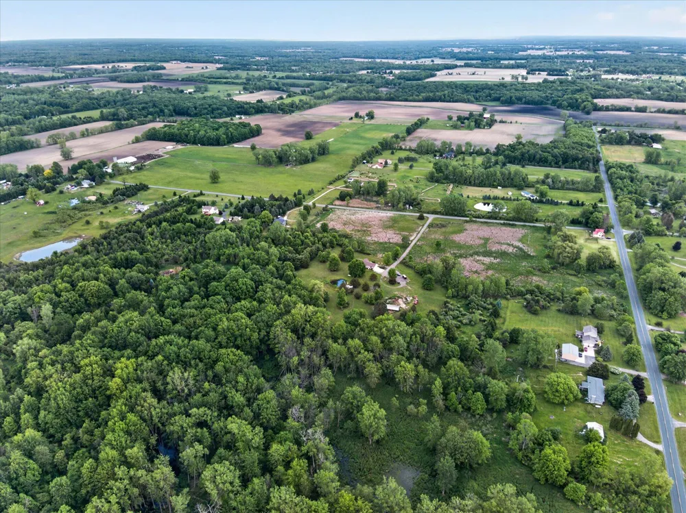 5569 S Corey Road Perry, MI 48872