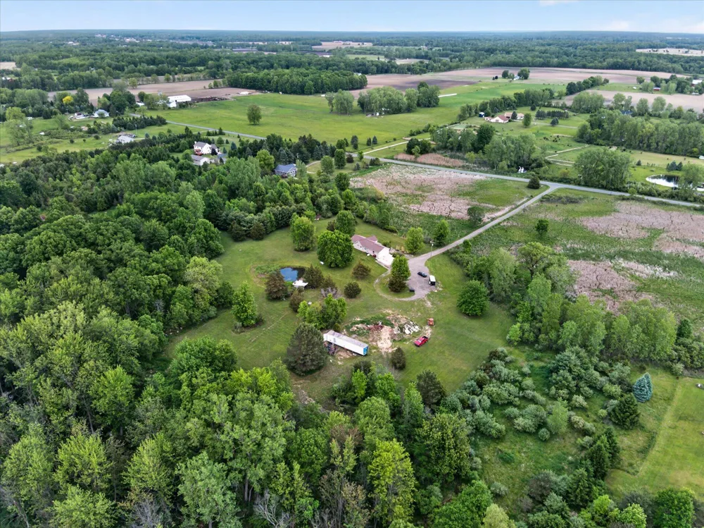 5569 S Corey Road Perry, MI 48872