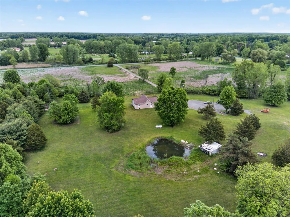 5569 S Corey Road Perry, MI 48872