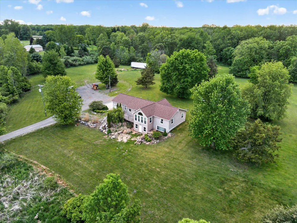 5569 S Corey Road Perry, MI 48872