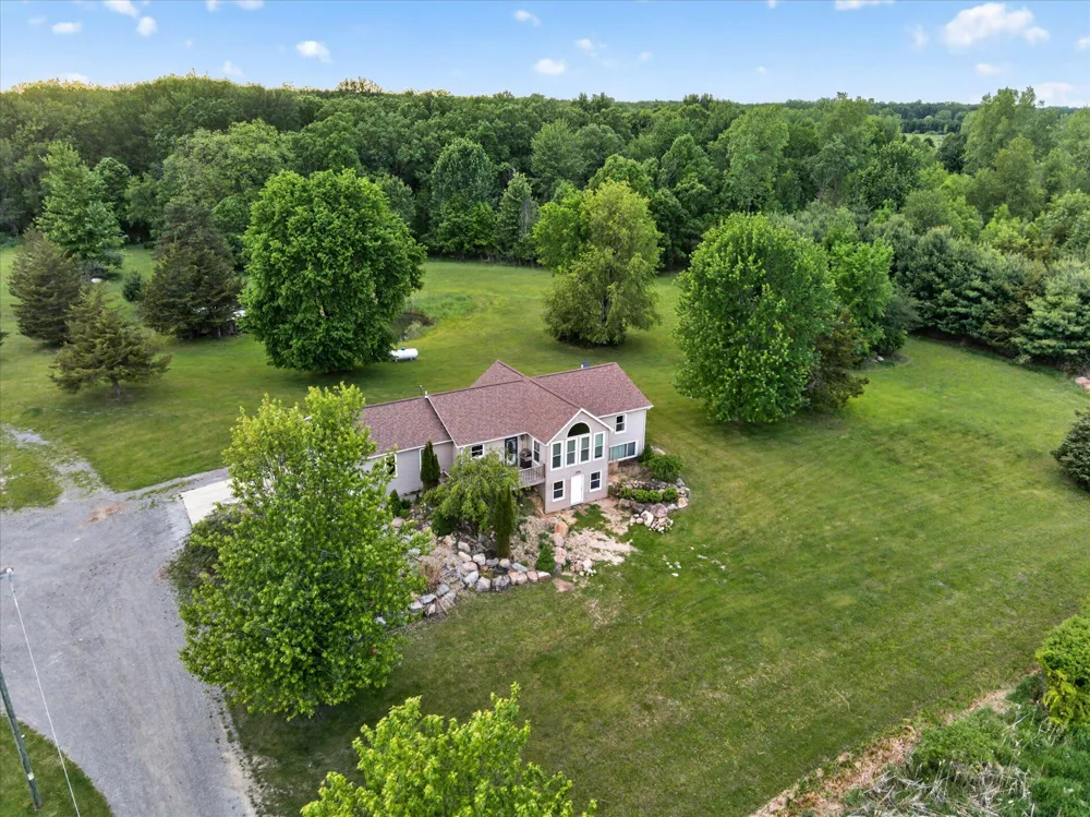 5569 S Corey Road Perry, MI 48872