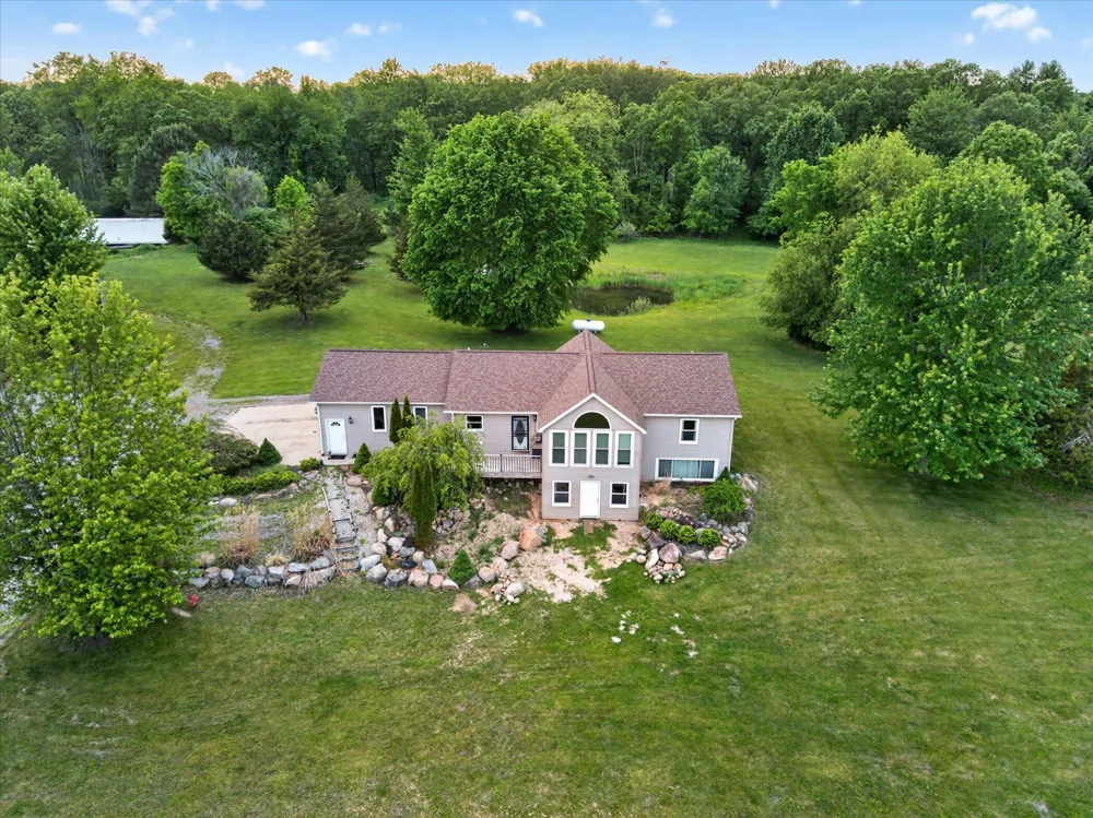 5569 S Corey Road Perry, MI 48872