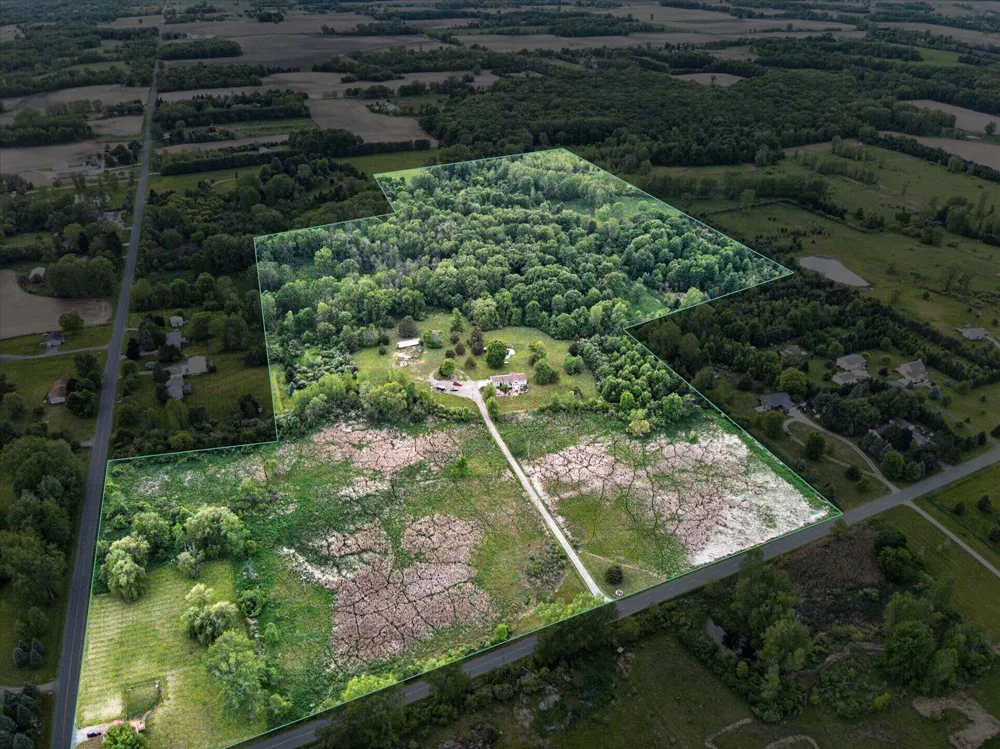 5569 S Corey Road Perry, MI 48872