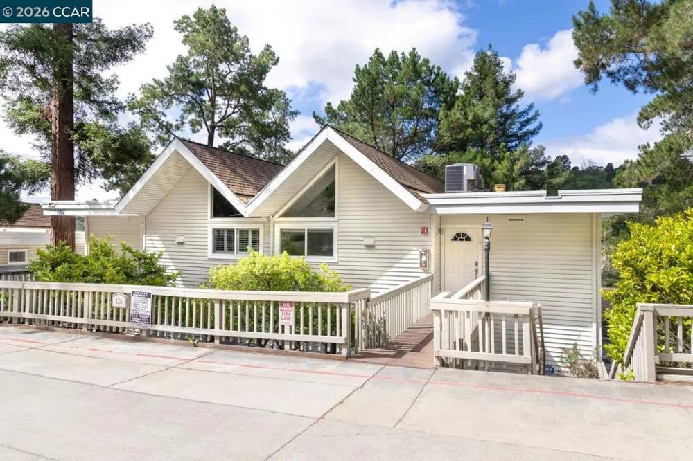 126 Ascot Ct #B Moraga, CA 94556