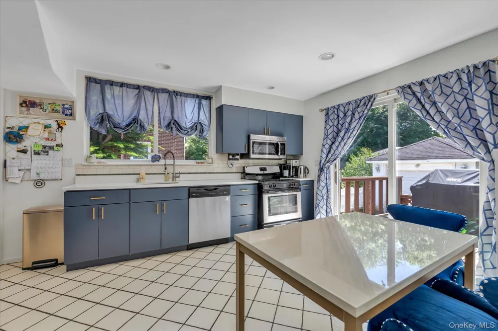 1051 Roselle Place Woodmere, NY 11598