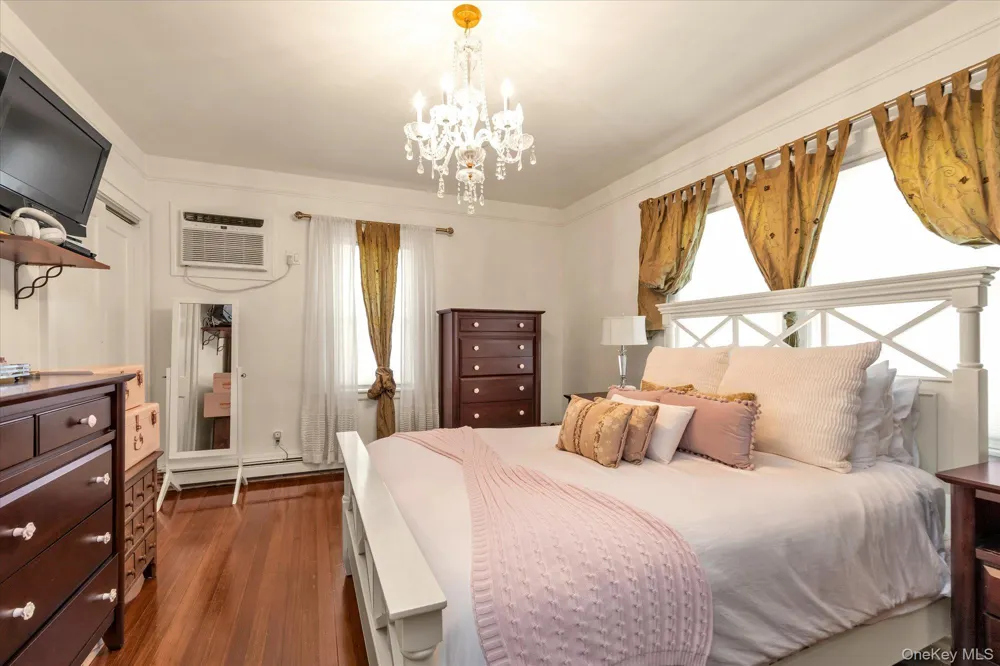 1051 Roselle Place Woodmere, NY 11598