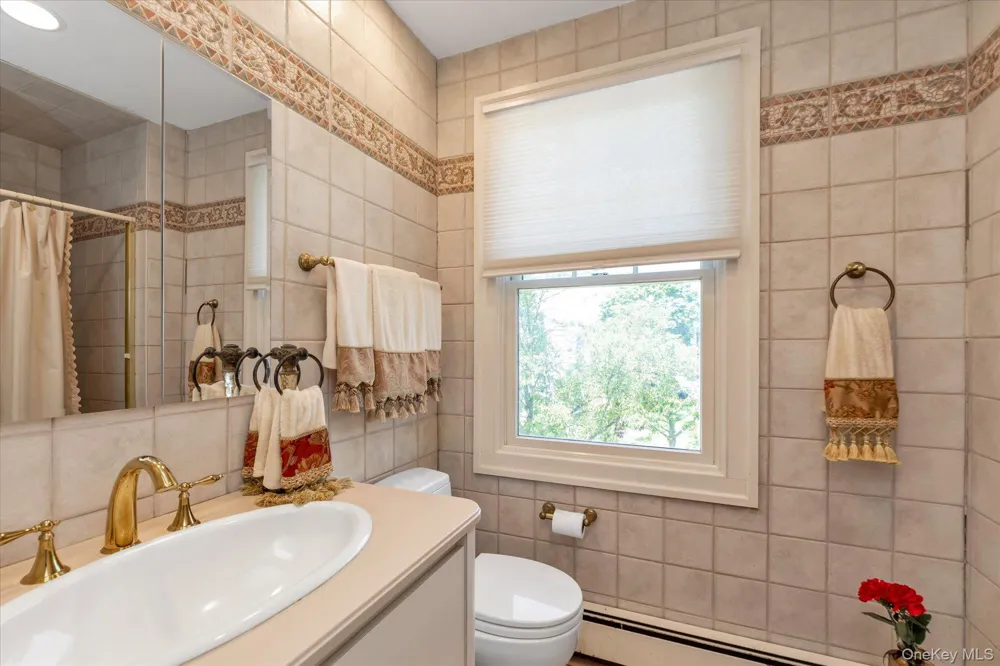 1051 Roselle Place Woodmere, NY 11598