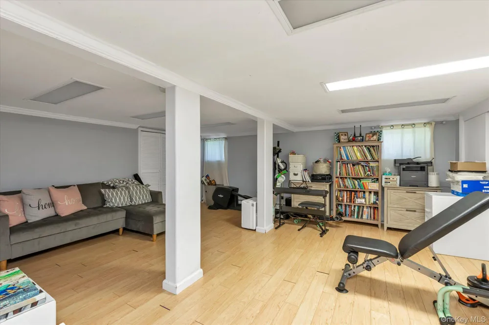 1051 Roselle Place Woodmere, NY 11598