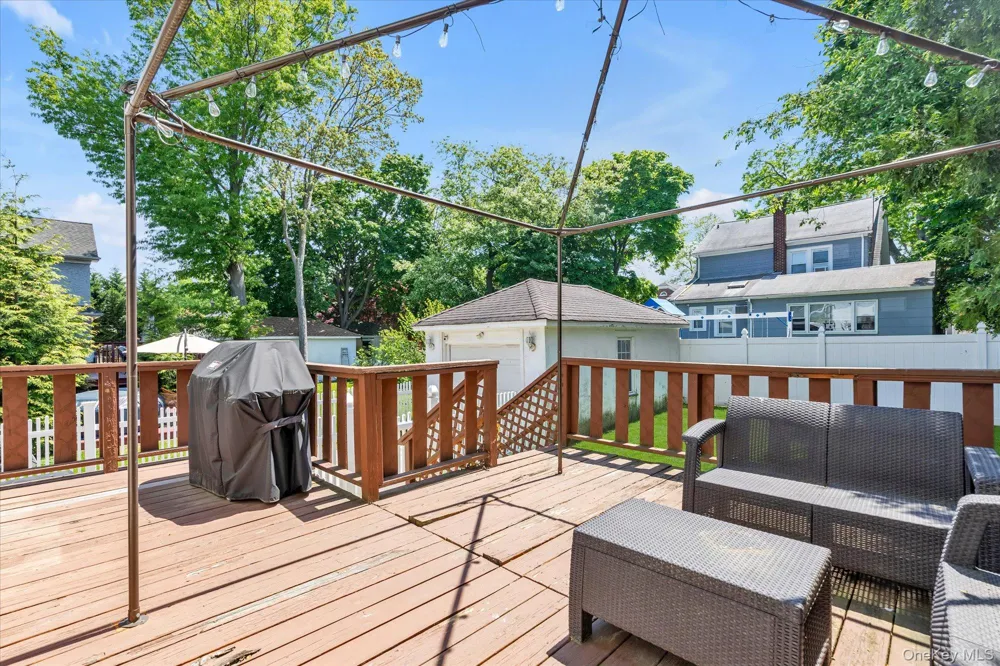 1051 Roselle Place Woodmere, NY 11598