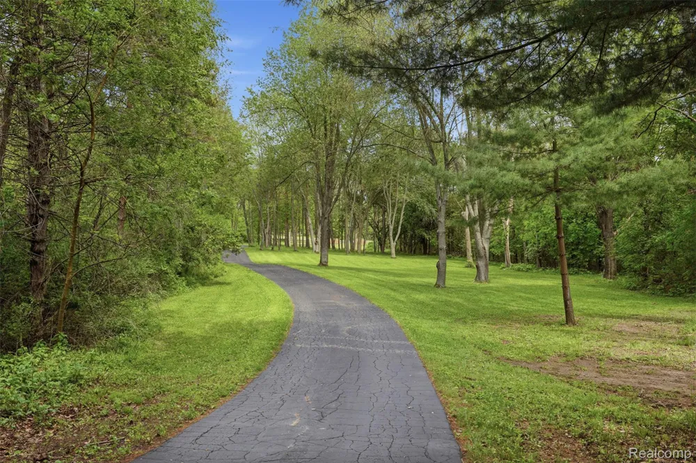 13158 Wood Road Dewitt Charter Township, MI 48808