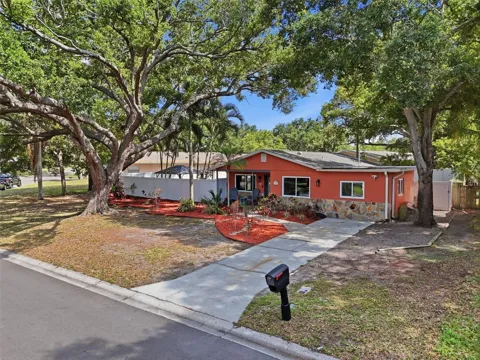 961 LEXINGTON DRIVE