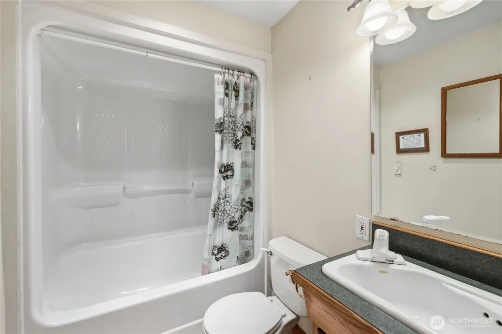 252 Jansen Road Nordland, WA 98358