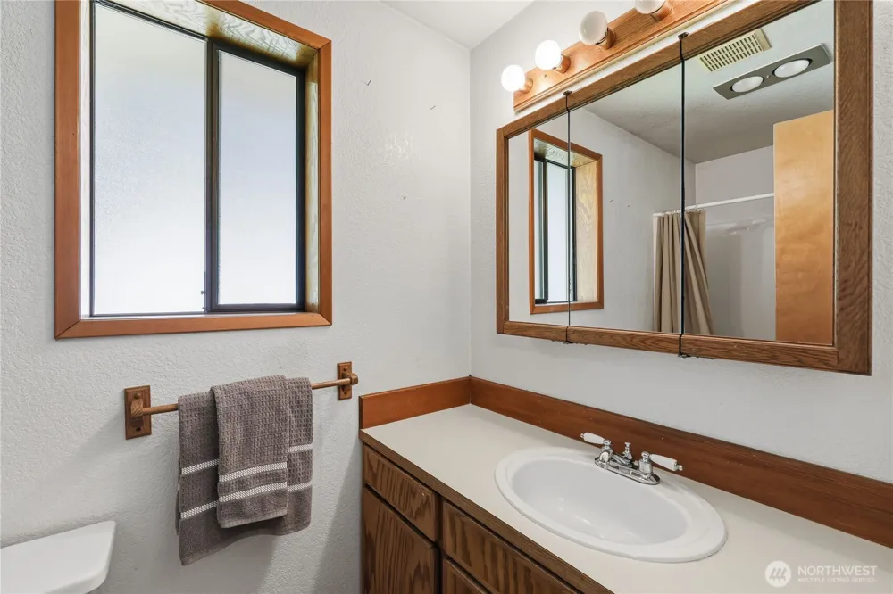 252 Jansen Road Nordland, WA 98358