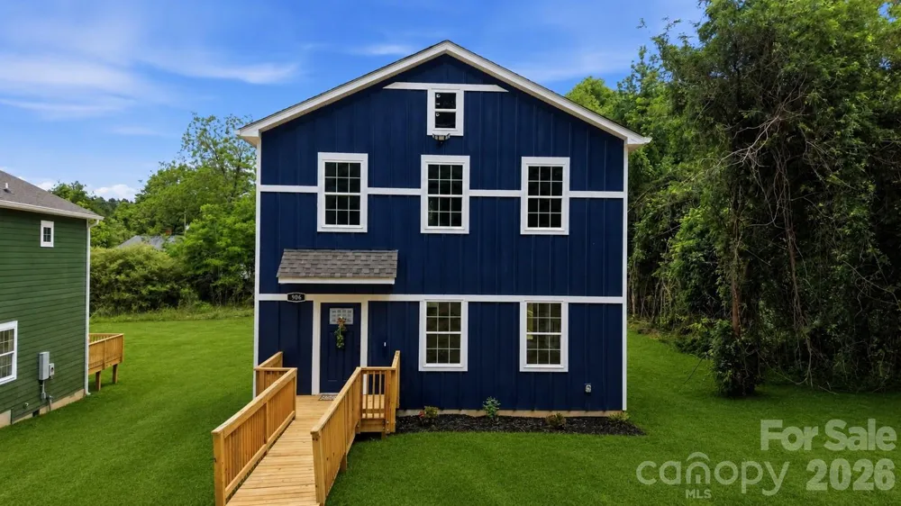 906 Dewey Street Badin, NC 28009
