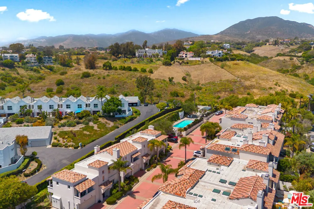 6435 Zumirez Drive #14 Malibu, CA 90265