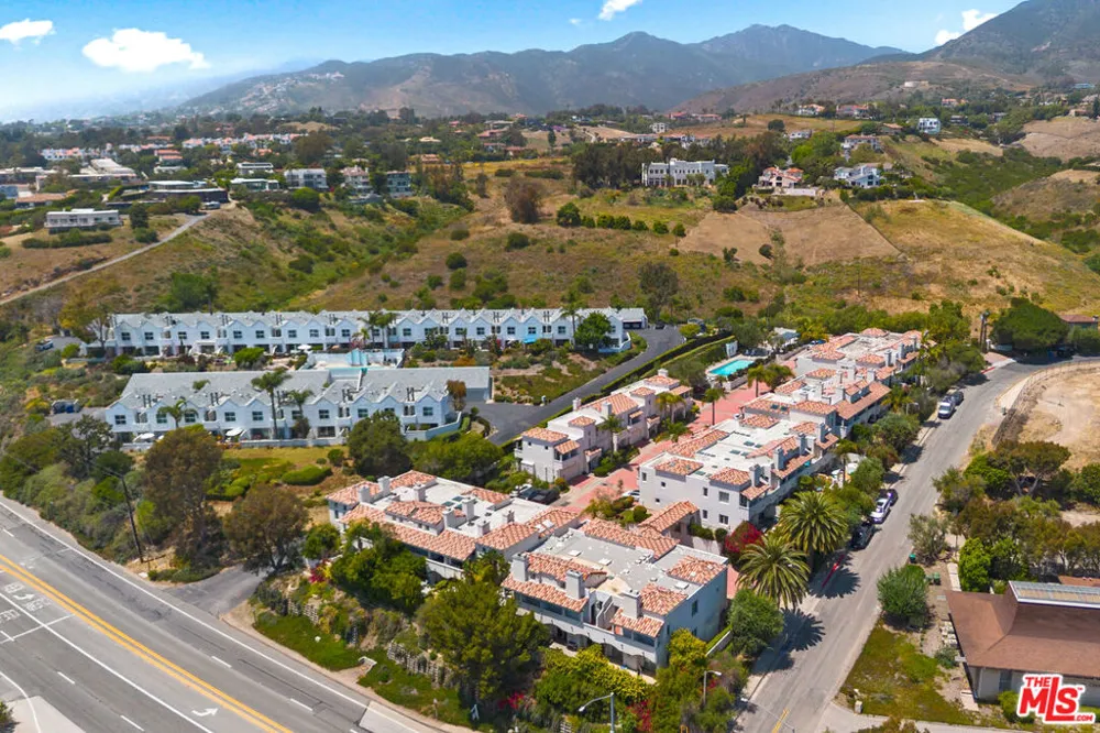 6435 Zumirez Drive #14 Malibu, CA 90265